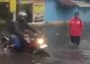 Banjir Rendam Sejumlah Ruas Jalan di Dayeuhkolot Bandung, Arus Lalu Lintas Macet