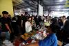 Berburu Takjil, Warga Membeludak di Pasar Ramadhan Benhil - Bagian 6