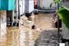 Perjuangan Warga Pejaten Timur Menyelamatkan Diri dari Banjir - Bagian 2