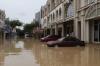 Foto-Foto Puluhan Mobil Terendam Banjir saat Parkir - Bagian 5