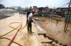 Potret Damkar Bantu Warga Rawajati Bersihkan Lumpur Pasca Banjir - Bagian 1