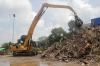 Penampakan Ribuan Ton Sampah Diangkut dari Saringan Ciliwung TB Simatupang - Bagian 4