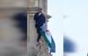 Heboh, Pria Bawa Bendera Palestina dan Kafiyeh Panjat Menara Jam Big Ben London