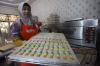 Melihat Produksi Kue Kering hingga Dijual Live di Media Sosial - Bagian 6