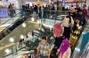 Pusat Perbelanjaan Mulai Ramai Pengunjung Berburu Baju Lebaran - Bagian 3