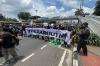Ratusan Massa Demo Tolak RUU TNI Menutup Jalan Menuju Gedung DPR - Bagian 5