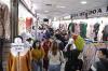 Suasana Pasar Tanah Abang Dipadati Ribuan Pengunjung Belanja Baju Lebaran - Bagian 7