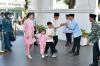 Potret Kompak Keluarga Wapres Gibran Berbusana Serasi saat Open House di Istana - Bagian 2