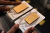 Harga Emas Antam Hari Ini Merosot Rp27.000, Termurah Dijual Segini