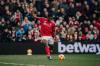 Ngeri! Striker Nottingham Forest Taiwo Awoniyi Koma usai Tabrak Tiang Gawang