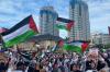 Aksi Damai di Patung Kuda, Massa Kibarkan Bendera Palestina-Desak Resolusi Damai