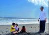Kondisi Terkini Jokowi usai Sakit Alergi, Main Bersama Cucu di Pantai