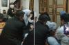 Tangis Pecah Putri Karlina, Bersimpuh di Hadapan Keluarga Korban Tragedi Pernikahannya!