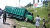 Truk Rem Blong di Jalan Raya Narogong Bogor, Sopir Banting Setir hingga Masuk Parit