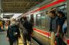 Penumpang KRL Menumpuk di Stasiun Manggarai - Bagian 1