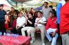 Momen Gibran Asyik Nonton Lomba Panjat Pinang di Kalimalang: Seru!