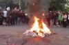 Bakar Ban, BEM Solo Raya Demo di Depan DPRD Solo Sampaikan Sejumlah Tuntutan