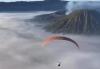 Viral Wisatawan Paralayang di Gunung Bromo, Ini Respons Balai Besar TNBTS