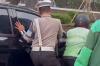 Viral Mobil LCGC Tabrak Driver Ojol di Depan Mapolda Metro, Sempat Mau Kabur