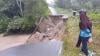 Tergerus Sungai Batang Anai, Jalan di Padang Pariaman Ambles
