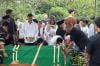 Raisa Ditemani Hamish Daud Mengantar Jenazah Sang Ibu ke Pemakaman