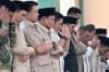 Momen Prabowo Salat Jumat Bareng Pengungsi di Aceh, Khatib Serukan Sabar Hadapi Musibah
