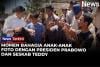 Momen Prabowo Tinjau Jembatan di Tapsel, Anak-Anak Senyum Ceria Bisa Foto dan Dapat Hadiah