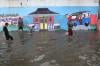 Banjir Rendam Jalan Mangga Dua Jakarta, Aktivitas Warga Sempat Lumpuh - Bagian 2