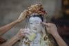 Ritual Cuci Patung Dewa Jelang Imlek Berlangsung Khusyuk - Bagian 4