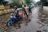 Hujan Deras, Kawasan Petukangan Jaksel Terendam Banjir - Bagian 1
