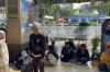 Stasiun Pasar Senen Ramai Pemudik, Penumpang Sampai Duduk Lesehan
