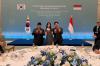 Momen Prabowo Bertemu Carmen Hearts2Hearts di Korsel, Kompak Pose Finger Heart