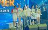 Valencia Tanoesoedibjo Serahkan Piala Juara Sportstive+ Badminton ke Thariq Halilintar dan Aaliyah Massaid 