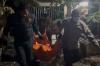 Lingga Geger! Mayat Perempuan Ditemukan Terkubur di Belakang Rumah, Tangan Muncul dari Pasir