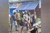 Kabur ke Gang Buntu, Maling Motor Bersarung Babak Belur Dihajar Warga Surabaya