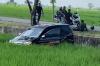 Ngeri! Kecelakaan Avanza Nyungsep ke Sawah gegara Sopir Gagal Belok di Bojonegoro