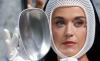 Unik! Katy Perry Gunakan Topeng Astronot di Met Gala 2026
