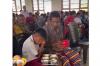 Momen Haru! Siswa SD di NTT Berbagi Daging MBG untuk Sang Ayah