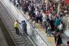 Viral Perempuan Jatuh ke Rel dari Peron Stasiun Manggarai, Begini Kondisinya