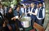 Penuh Keakraban, Hary Tanoesoedibjo dan Angela Tanoesoedibjo Bagikan Kurban hingga Makan Bersama Warga Senen