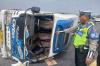 Detik-Detik Elf Rombongan Pengantin Kecelakaan di Tol Jombang, Terguling usai Pecah Ban