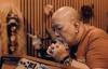 Indro Warkop Rekam Lagu Sambil Nangis Kenang Sahabat Dono dan Kasino