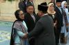 Momen Nanik S Deyang Menangis saat Salaman dengan Prabowo usai Dilantik Jadi Kepala BGN