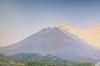 Gunung Merapi Luncurkan Awan Panas Sejauh 1,7 Km, Warga Diminta Waspada