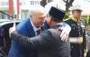 Prabowo Sambut Presiden Belarus Alexander Lukashenko di Istana, Jabat Tangan hingga Peluk Erat  