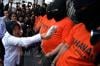 Sambil Marah-Marah, Risma Ceramahi Bandar 5 Juta Pil Koplo - Bagian 1