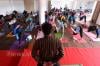 Sambut Hari Kartini, Puluhan Warga Surabaya Ikut Senam Campursari Yoga - Bagian 2
