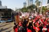 May Day: Ribuan Buruh Mulai Padati Bundaran Patung Kuda - Bagian 4
