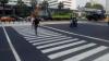 JPO Bundaran HI Dibongkar, Warga Menyeberang di Pelican Crossing - Bagian 3