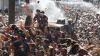 Ada Festival Tomatina, Kota di Spanyol Dibanjiri 160 Ton Tomat - Bagian 7